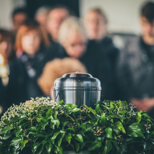 Cremation Services: Cremation Near Me, Cremation Cost & Other Details To Know